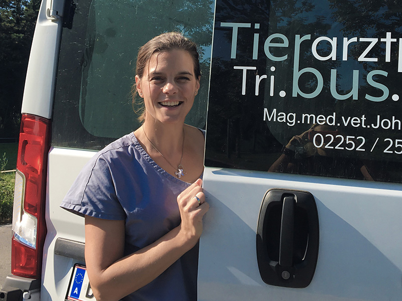 Mobile Ambulanz, Tierbus Tribus, Mag.med.vet. Johanna Schaffer